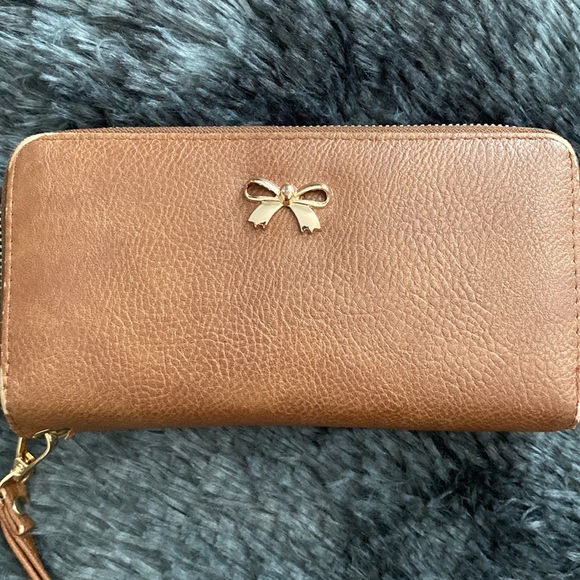 Faux leather hazelnut double-zippered compartment wristlet clutch wallet - Picture 3 of 17